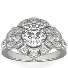 Anillo de compromiso con halo floral abierto de diamantes y detalle milgrain ZAC ZAC POSEN en oro blanco de 14 k
